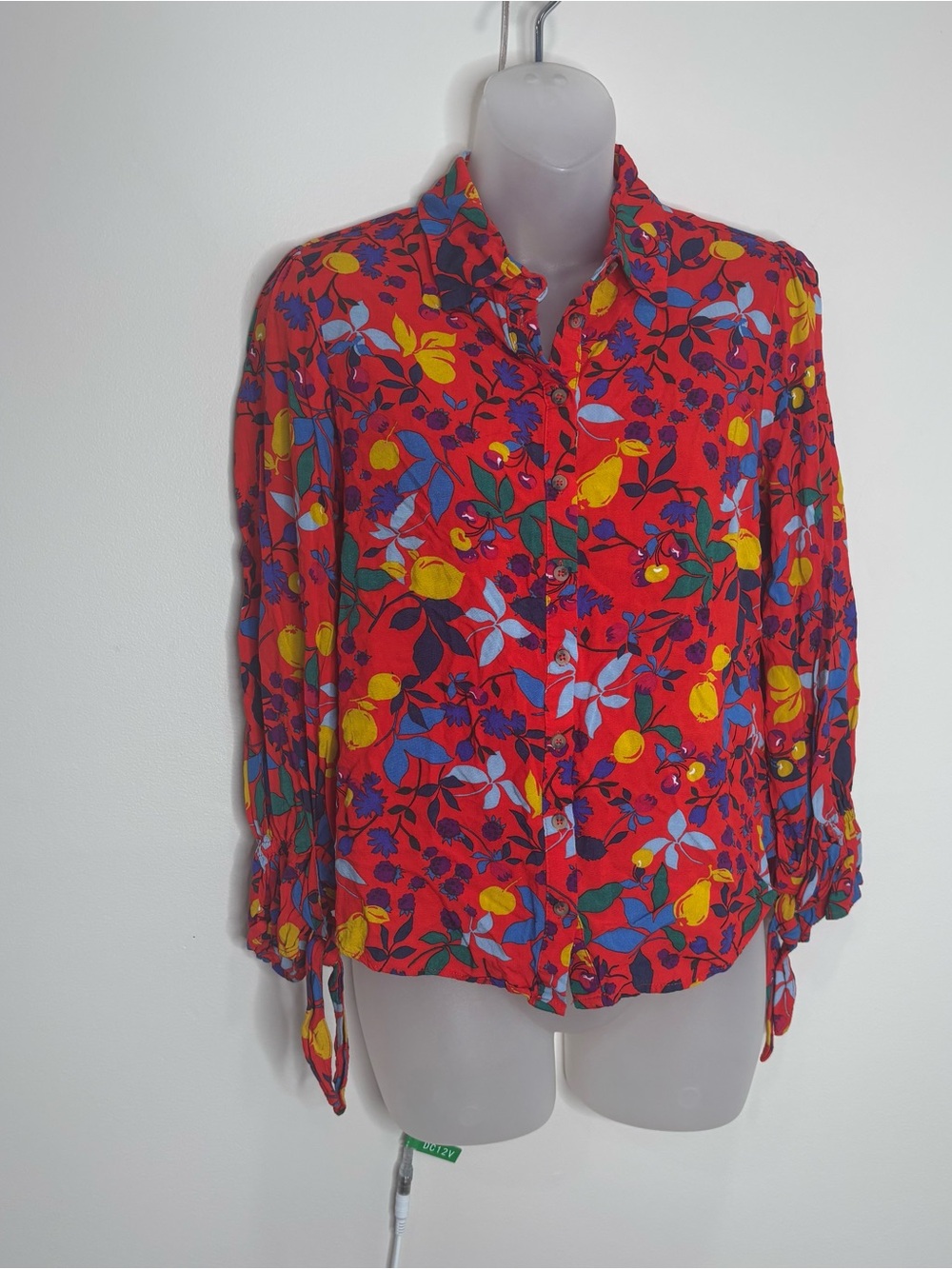 Mauve by anthropologie Red Floral Button-Front Blouse long sleeve top size 4